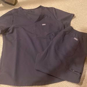 FIGS Brand Scrub Set - EUC!